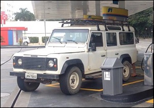 Veiculos 4x4 roubados-defender110.jpg